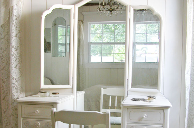 Featured Custom Trifold Vanity by Prodigal Pieces | www.prodigalpieces.com