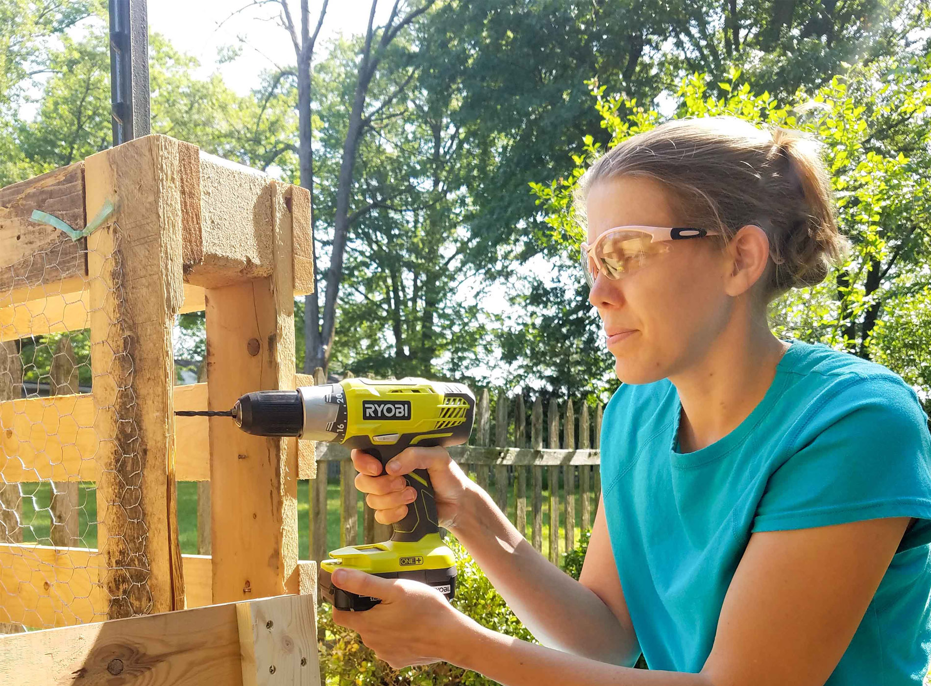 Featured DIY Pallet Compost Bin| | prodigalpieces.com
