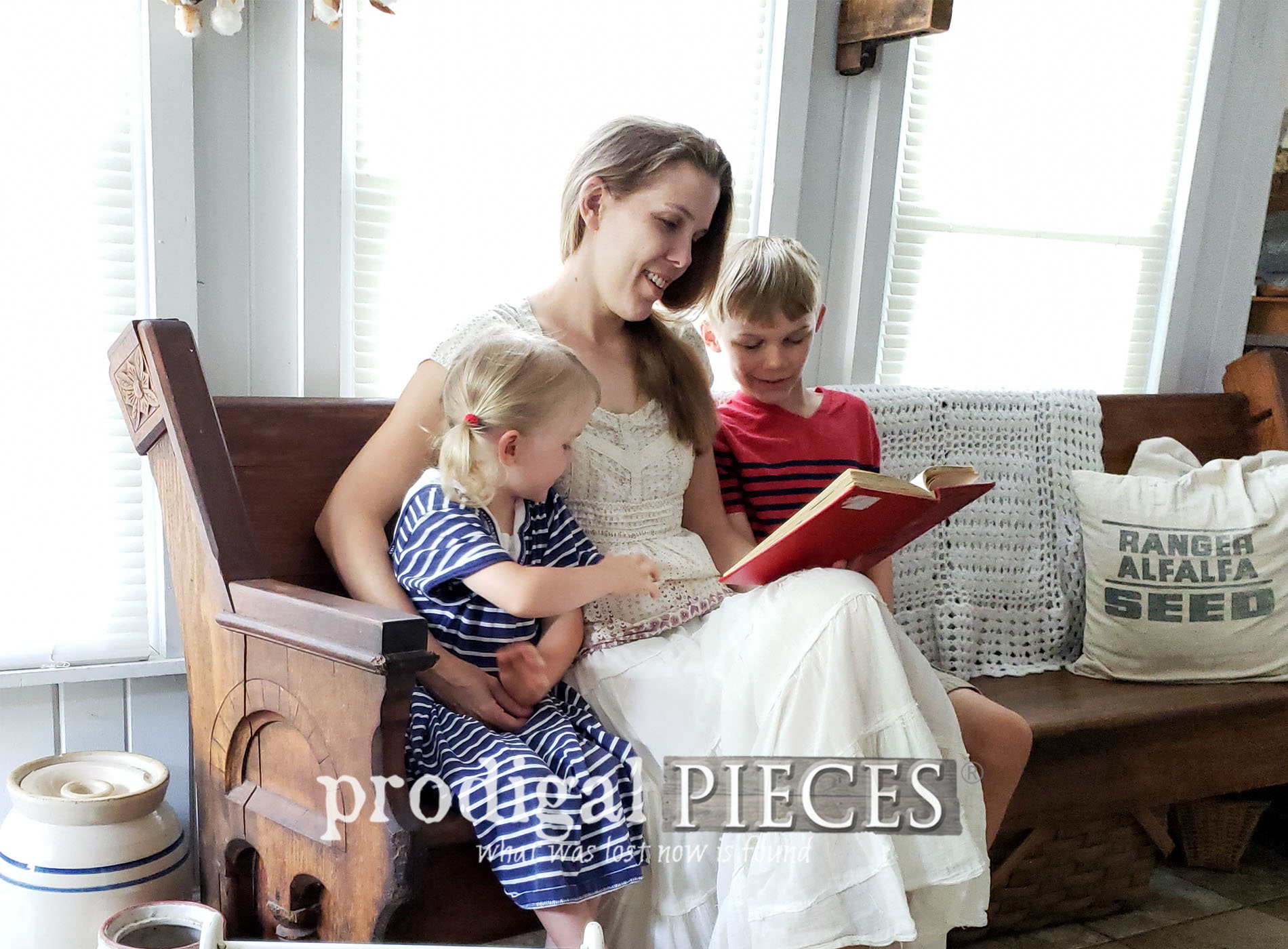 Featured Upcycled Magazine Rack into Book Caddy by Larissa of Prodigal Pieces | prodigalpieces.com