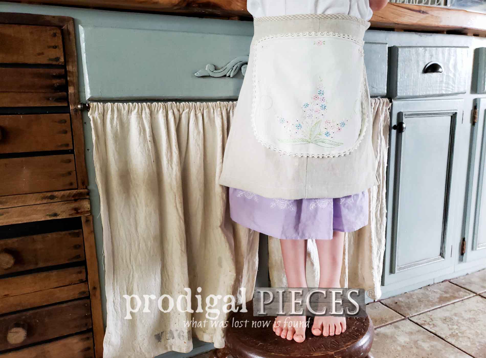 Featured DIY Child's Apron Video Tutorial by Larissa of Prodigal Pieces | Head to prodigalpieces.com #prodigalpieces #sewing #fashion #kids #diy #tutorial
