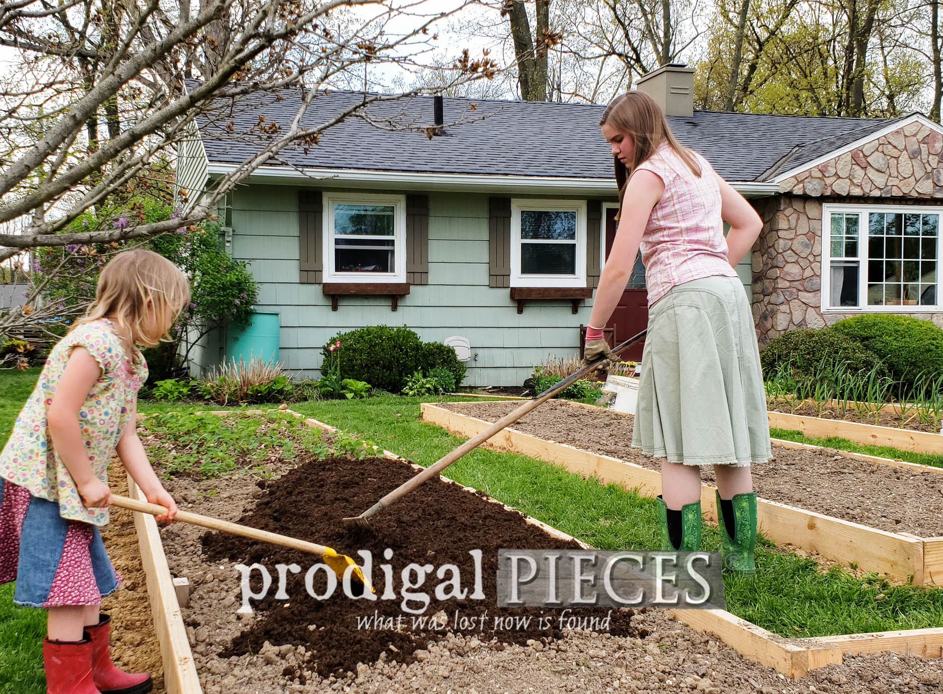 Featured DIY Raised Bed Garden for City or Country Folk | Plus Gardening Tips & Video Tour at Prodigal Pieces | prodigalpieces.com #prodigalpieces #diy #home #garden #outdoor #flowers #food