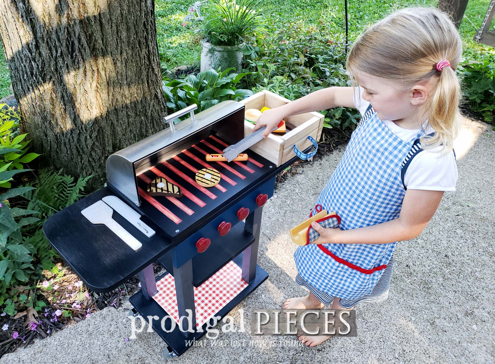 Featured Pretend Play Grill Set made from Upcycled Bread Box by Larissa of Prodigal Pieces | prodigalpieces.com #prodigalpieces #diy #kids #toys #pretendplay #home #homedecor #fun
