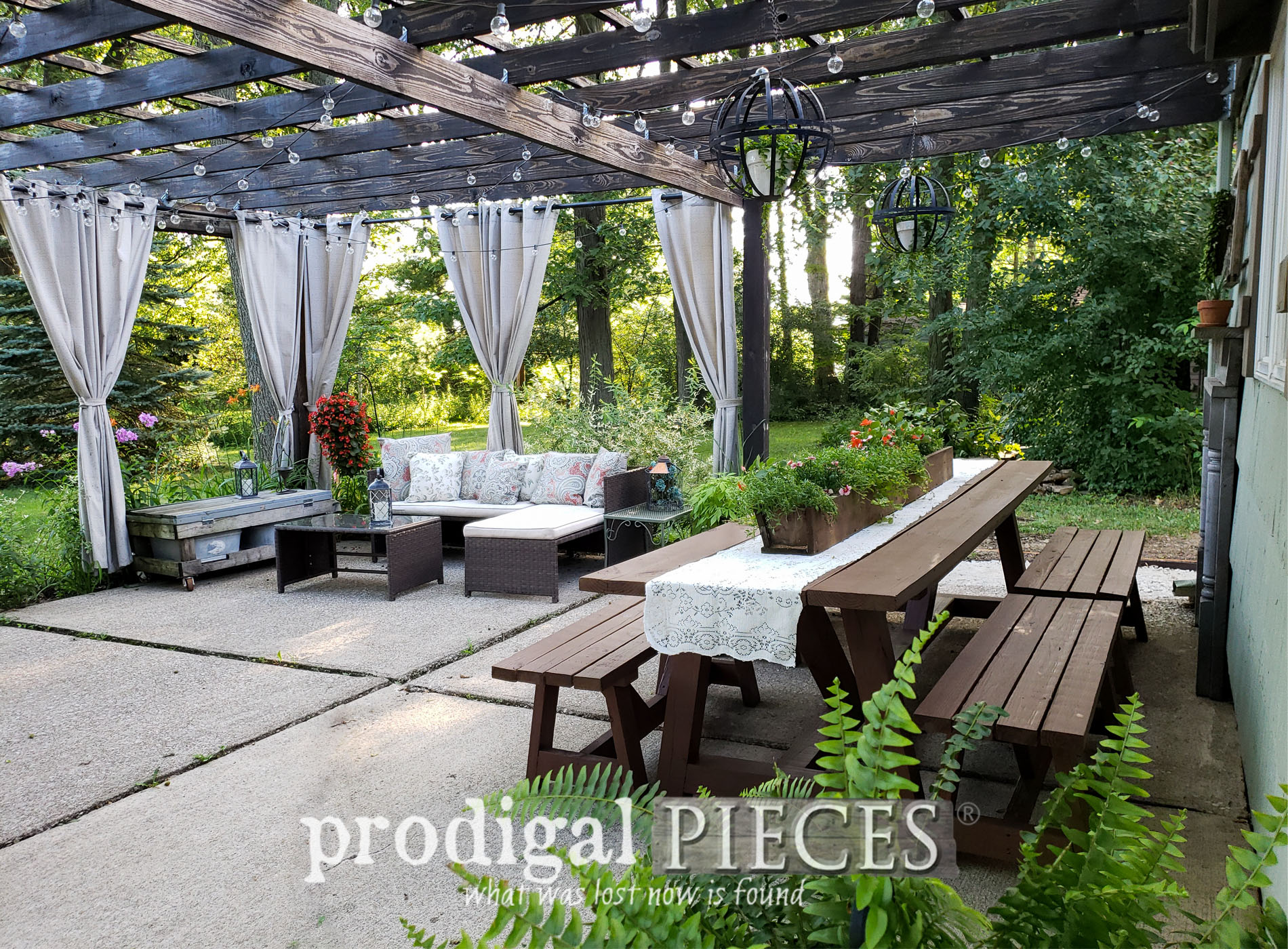Featured Update Outdoor Furniture the Easy Way with Larissa of Prodigal Pieces & HomeRight | prodigalpieces.com #prodigalpieces #diy #outdoor #home #homedecor #patio