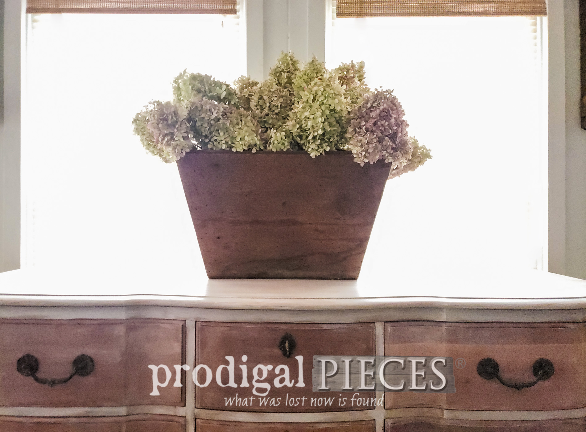 Featured Vintage Serpentine Dresser with French Country Style by Larissa of Prodigal Pieces | prodigalpieces.com #prodigalpieces #furniture #vintage #farmhouse #french #bedroom #home #homedecor