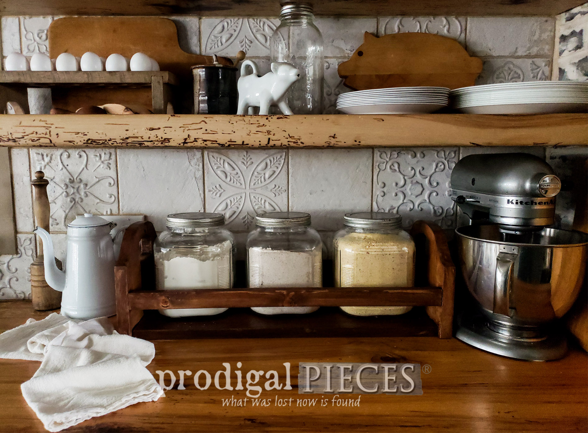 Featured Upcycled Wooden Signs Made into Farmhouse Decor by Larissa of Prodigal Pieces | prodigalpieces.com #prodigalpieces #diy #farmhouse #home #homedecor #kitchen #diy
