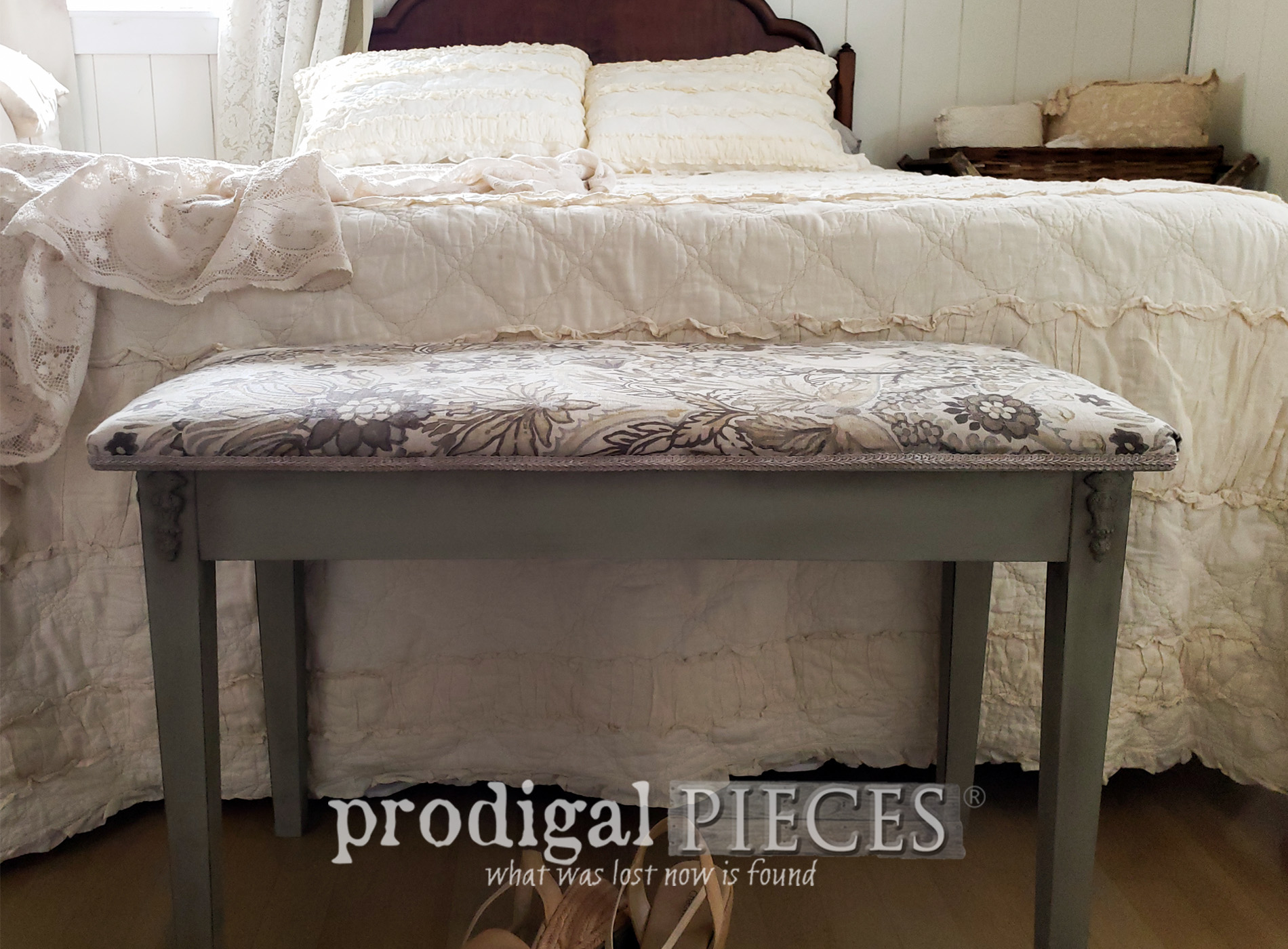 Featured Vintage Piano Bench Makeover by Larissa of Prodigal Pieces | prodigalpieces.com #prodigalpieces #home #furniture #homedecor #diy #farmhouse