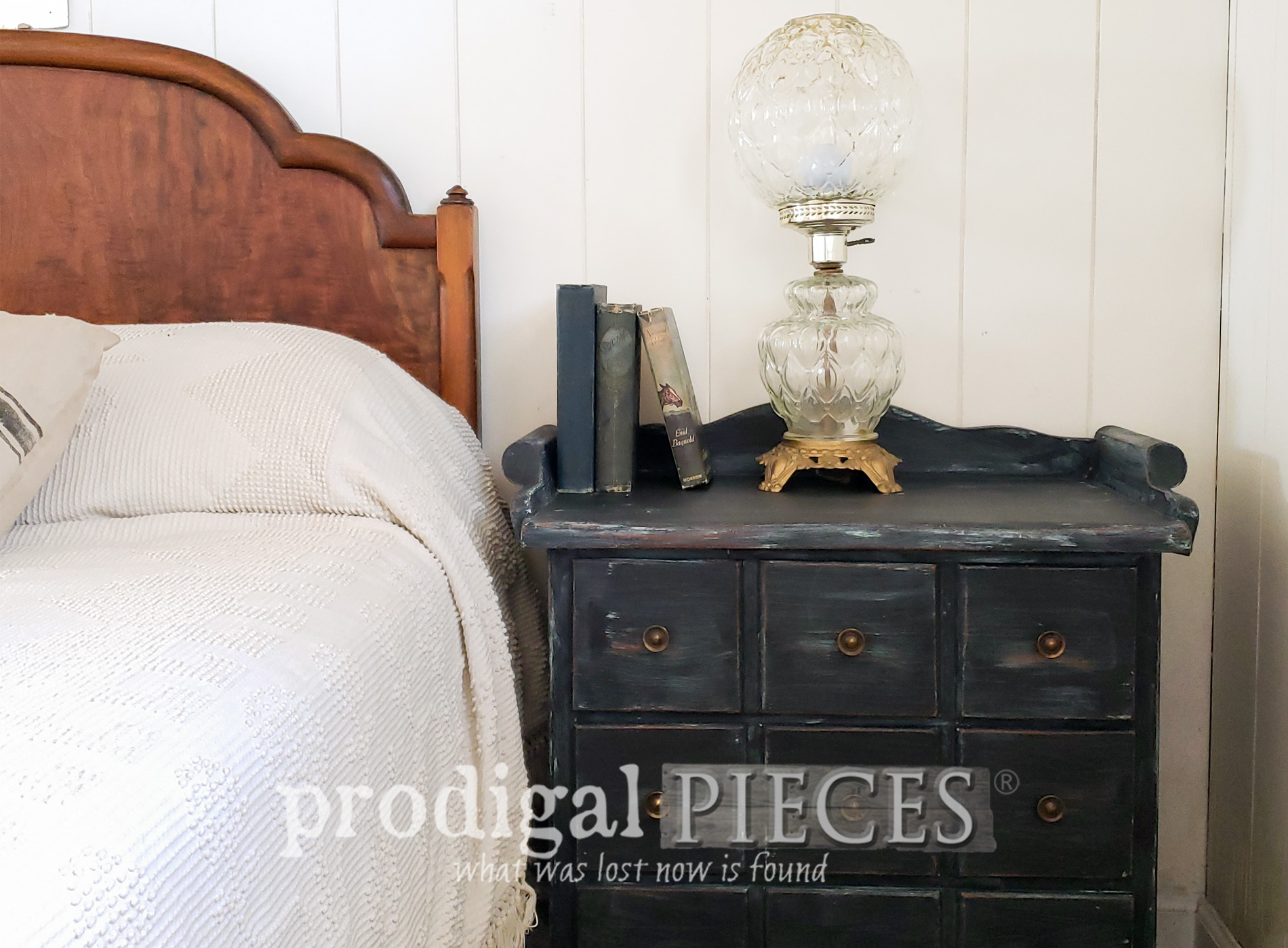 Featured Vintage Farmhouse Chest Nightstand Makeover by Larissa of Prodigal Pieces | prodigalpieces.com #prodigalpieces #furniture #home #farmhouse #homedecor #diy