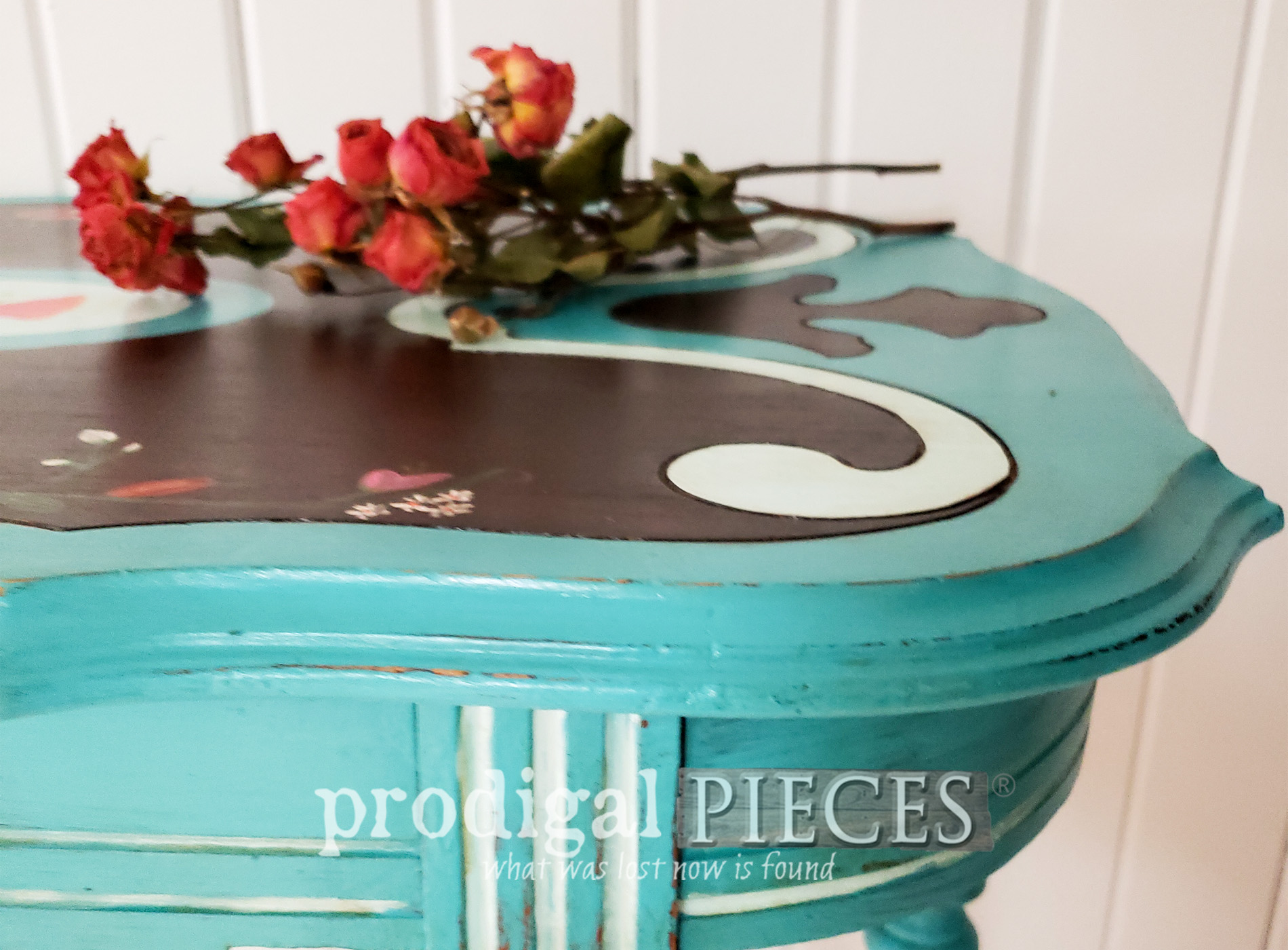 Featured Ornate Antique Table with Teal Blue by Larissa of Prodigal Pieces | prodigalpieces.com #prodigalpieces #diy #home #furniture #homedecor