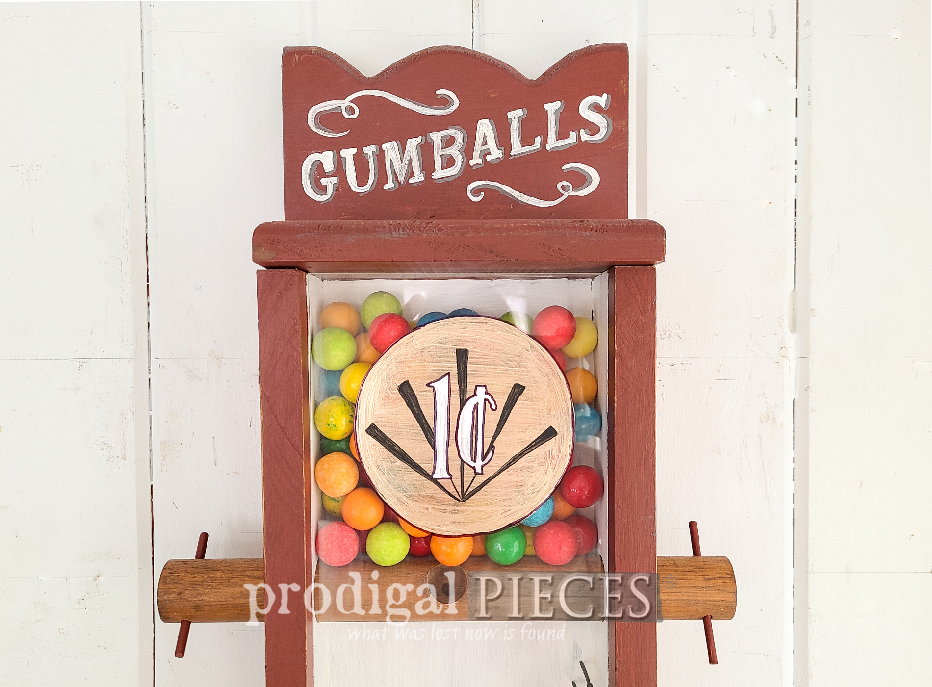 Featured Handmade Gumball Machine Makeover by Larissa of Prodigal Pieces | prodigalpieces.com #prodigalpieces #diy #home #homedecor #farmhouse #vintage