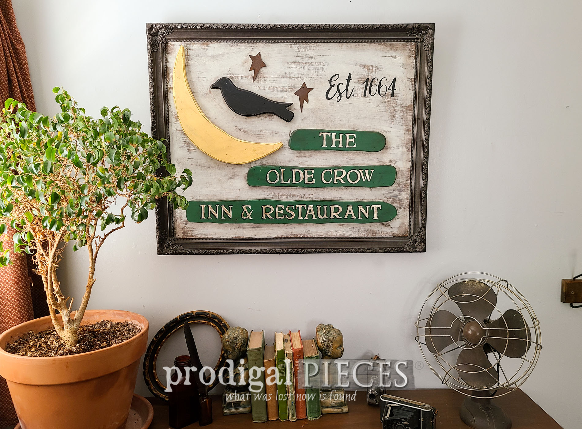 Featured Repurposed Antique Sign from Fall Decor by Larissa of Prodigal Pieces | prodigalpieces.com #prodigalpieces #diy #antique #farmhouse #home #homedecor