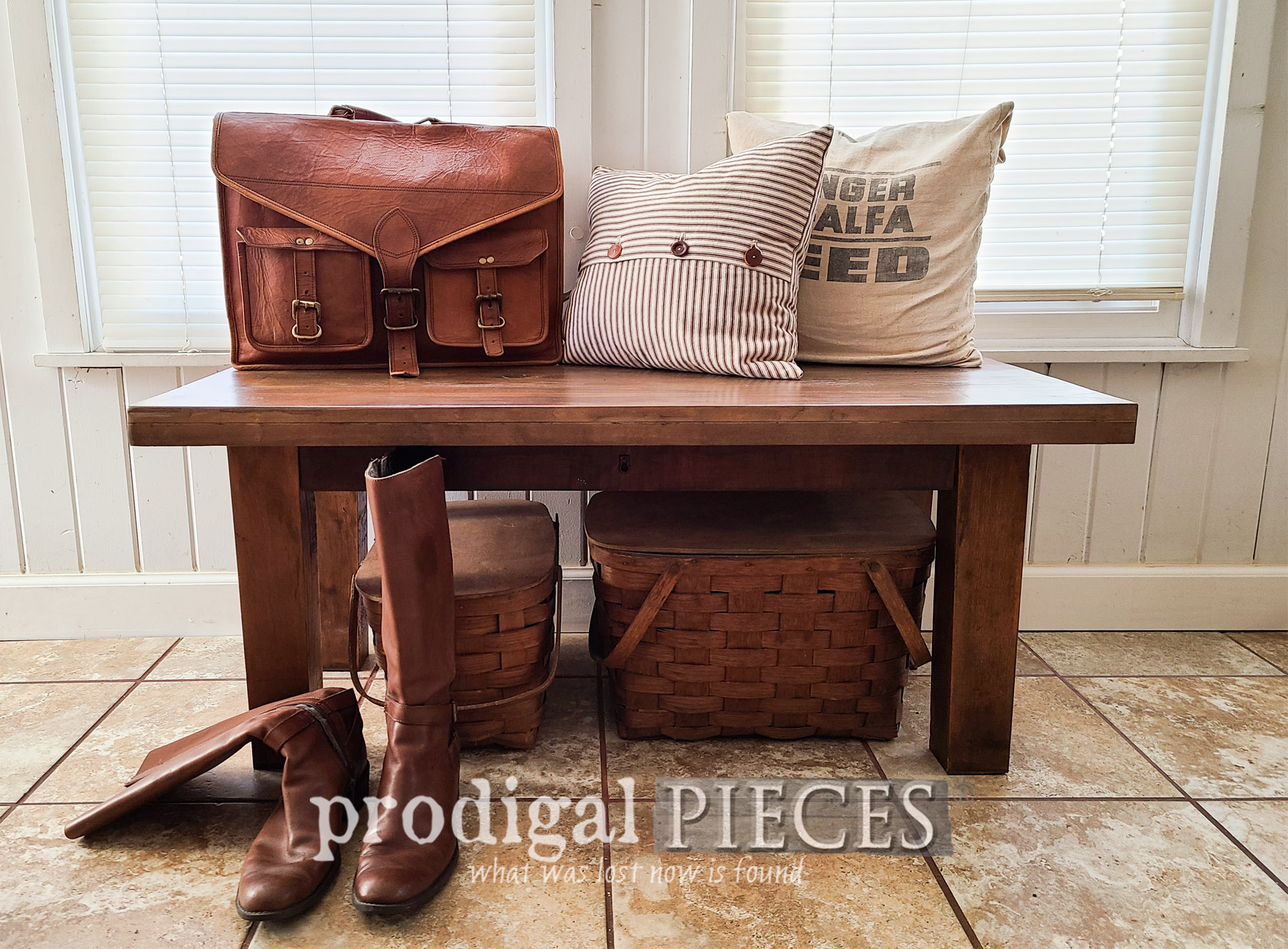 Featured Reclaimed Bench Built by Larissa of Prodigal Pieces | prodigalpieces.com #prodigalpieces #diy #home #farmhouse #homedecor