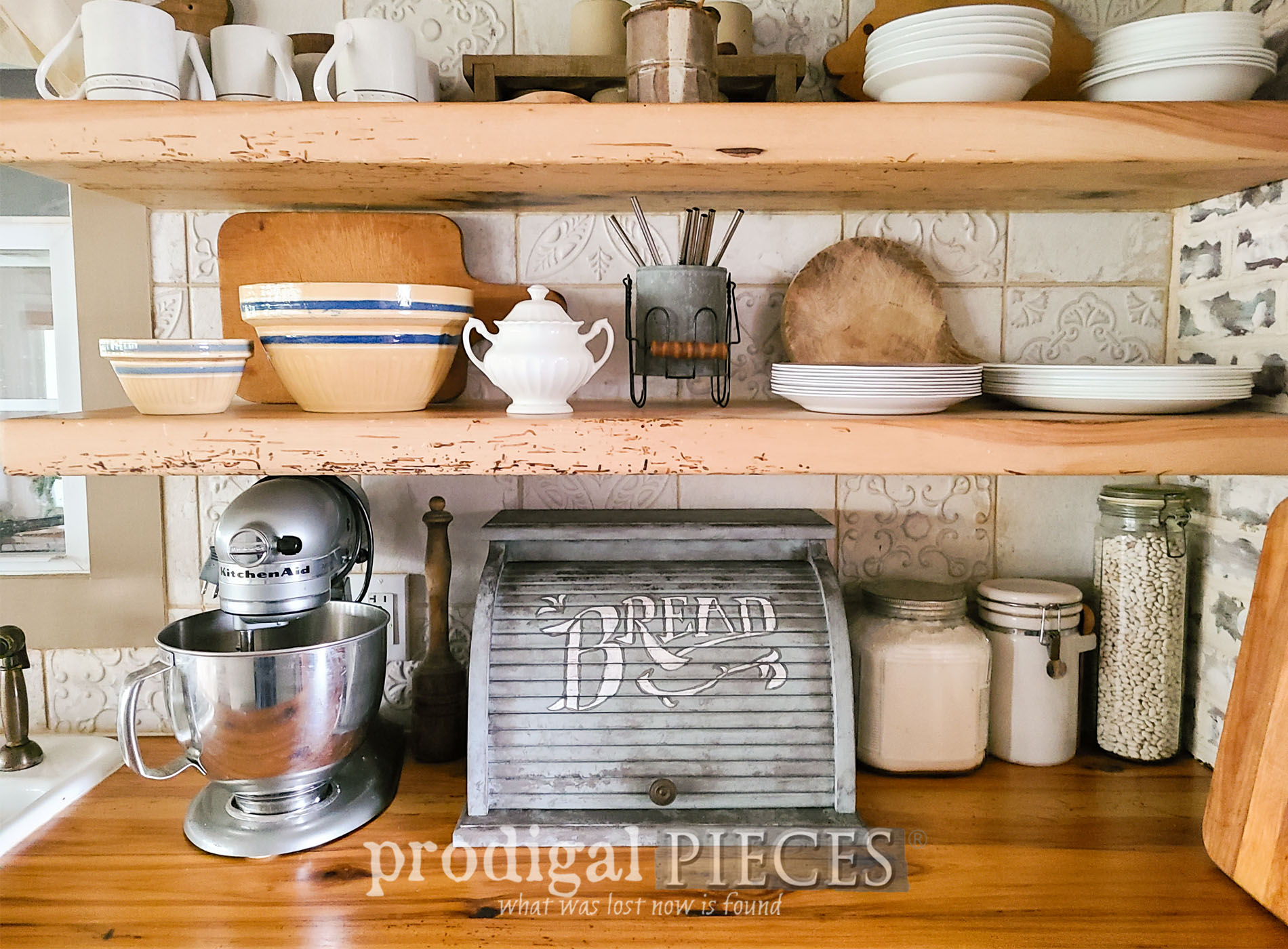 Featured Vintage Bread Box Makeover with Faux Zinc Finish by Larissa of Prodigal Pieces | prodigalpieces.com #prodigalpieces #farmhouse #vintage #home #homedecor #kitchen