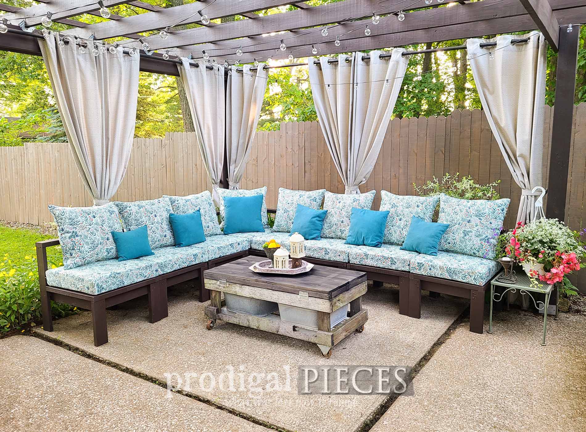 Featured DIY Patio Sectional Sofa by Prodigal Pieces | prodigalpieces.com #prodigalpieces #diy #buildplans #woodworking #patio #summer #free