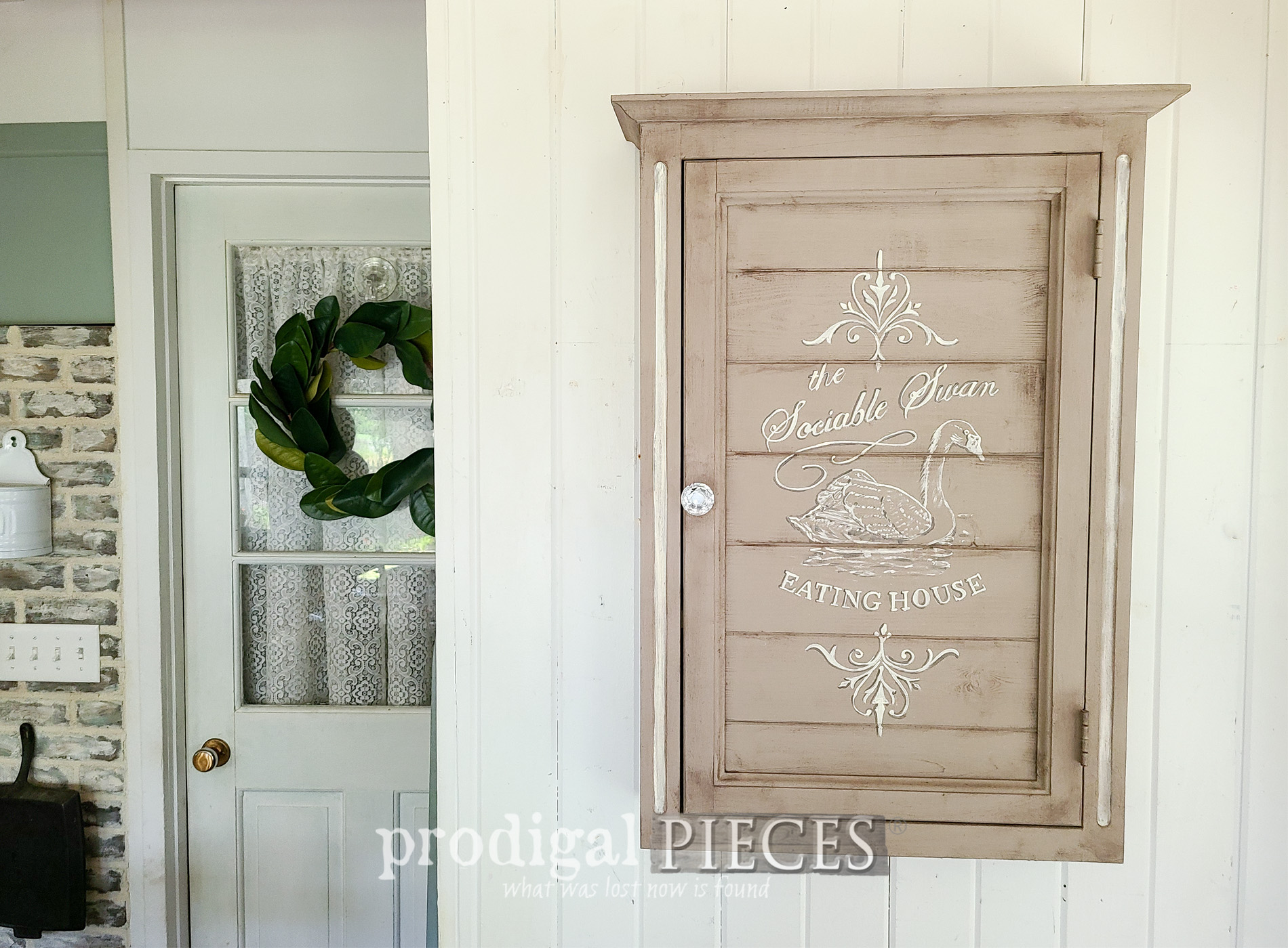 Featured Mirrored Medicine Cabinet Makeover with Vintage Style by Larissa of Prodigal Pieces | prodigalpieces.com #prodigalpieces #diy #home #farmhouse #french #upcycle
