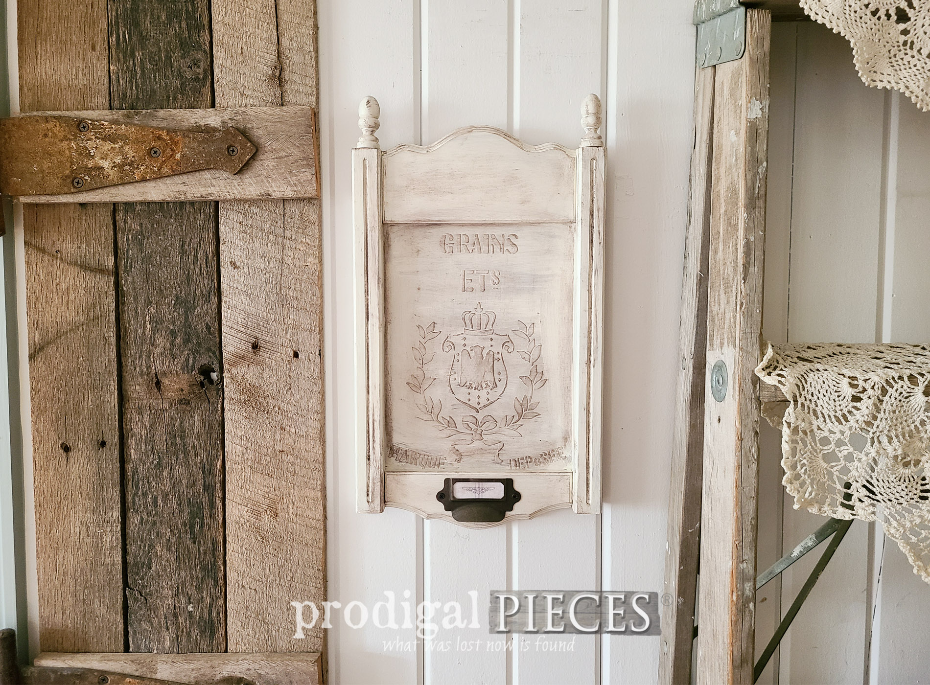 Featured Upcycled Frame with Faux Grain Sack Embossed Design by Larissa of Prodigal Pieces | prodigalpieces.com #prodigalpieces #diy #emboss #art #farmhouse