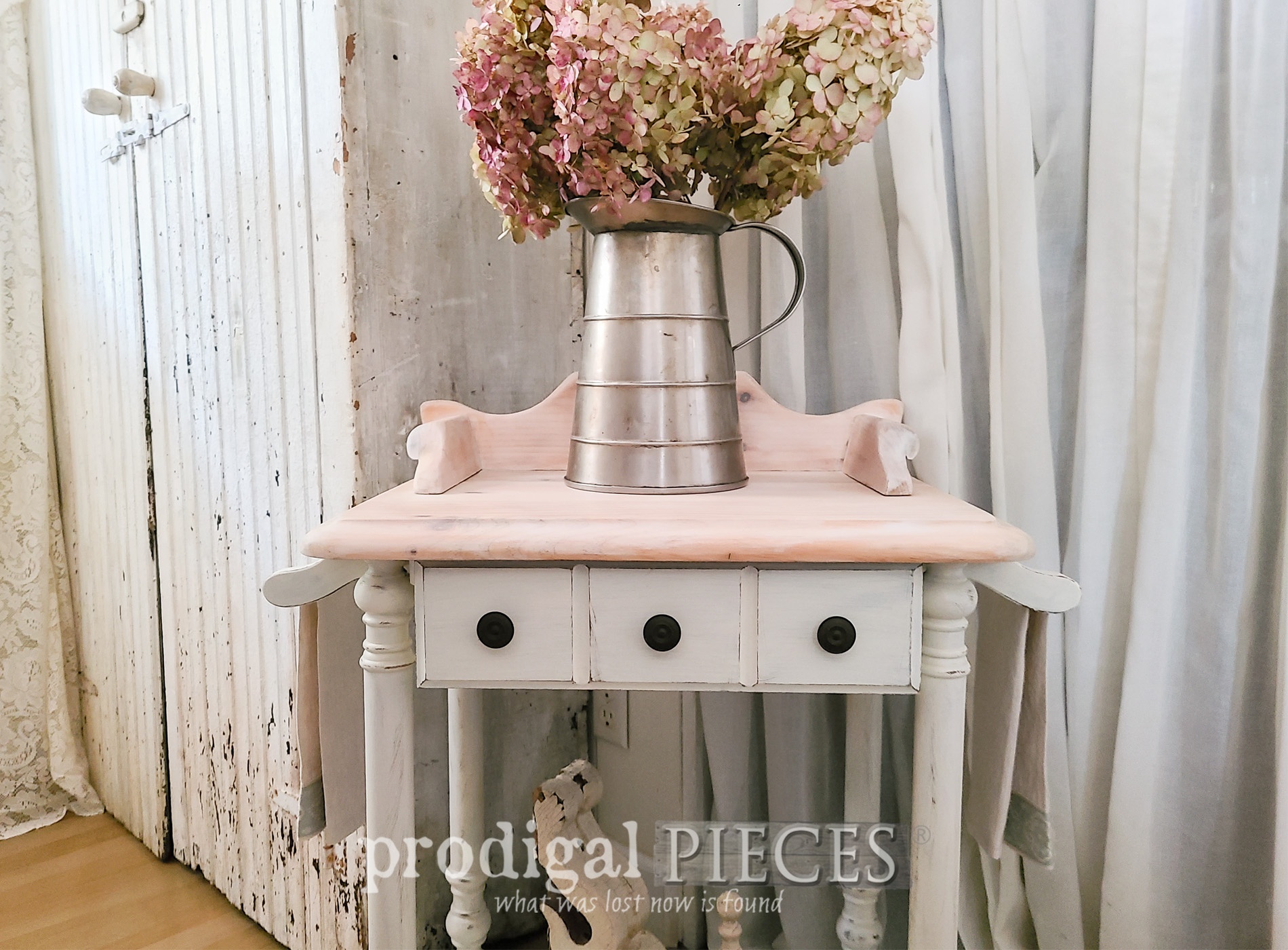 Featured Vintage Wash Stand Makeover by Larissa of Prodigal Pieces | prodigalpieces.com #prodigalpieces #diy #farmhouse #furniture #vintage