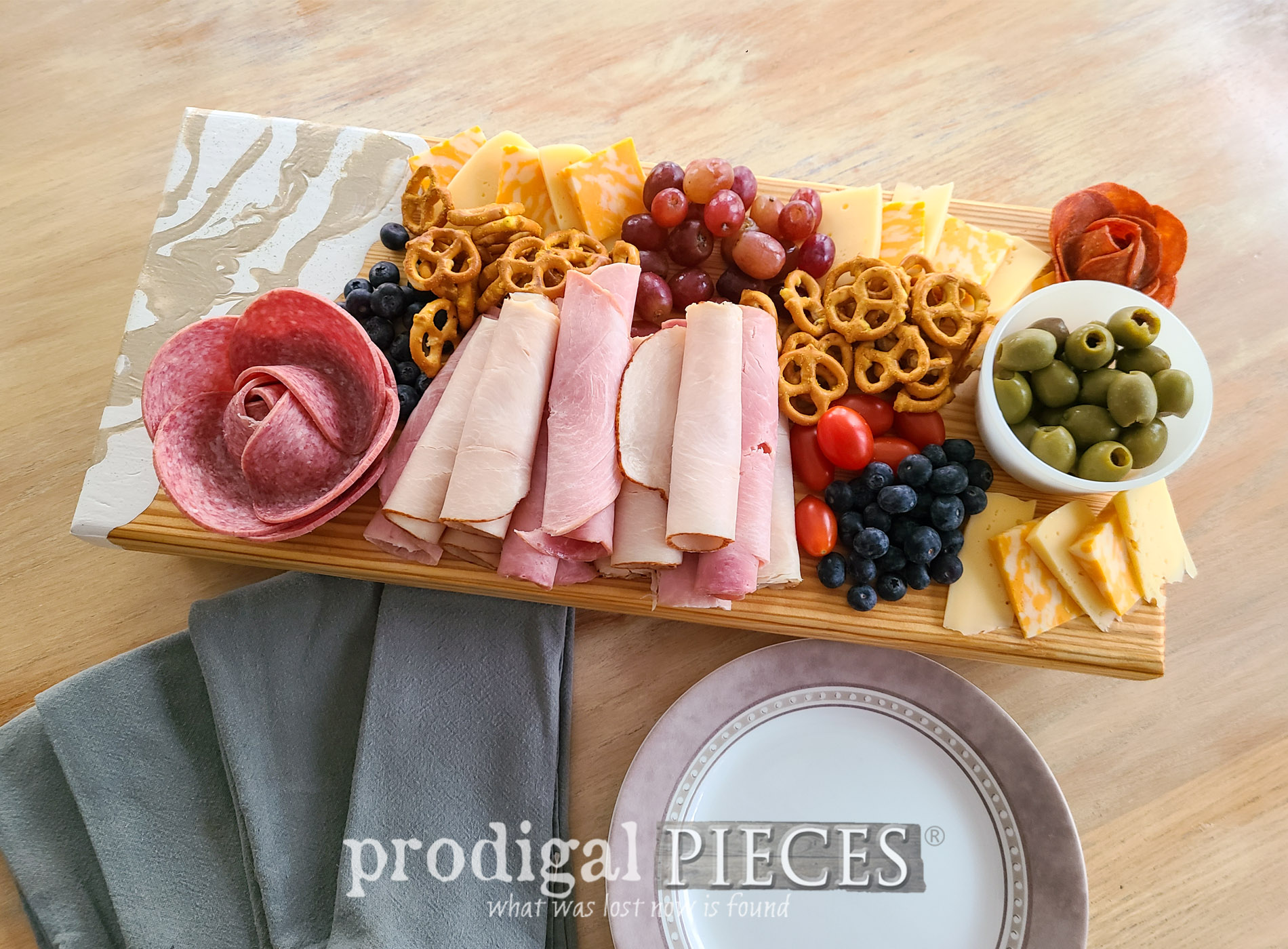 Featured DIY Paint Pour Charcuterie Board with Tutorial by Larissa of Prodigal Pieces | prodigalpieces.com #prodigalpieces #diy #food #woodworking