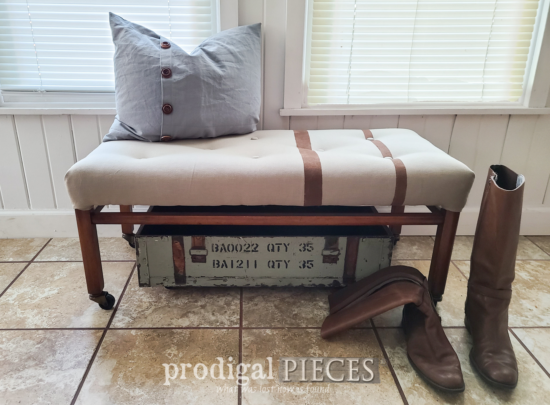 Featured Vintage Tufted Bench Upholstery Makeover by Larissa of Prodigal Pieces | prodigalpieces.com #prodigalpieces #vintage #furniture #midcentury #modern