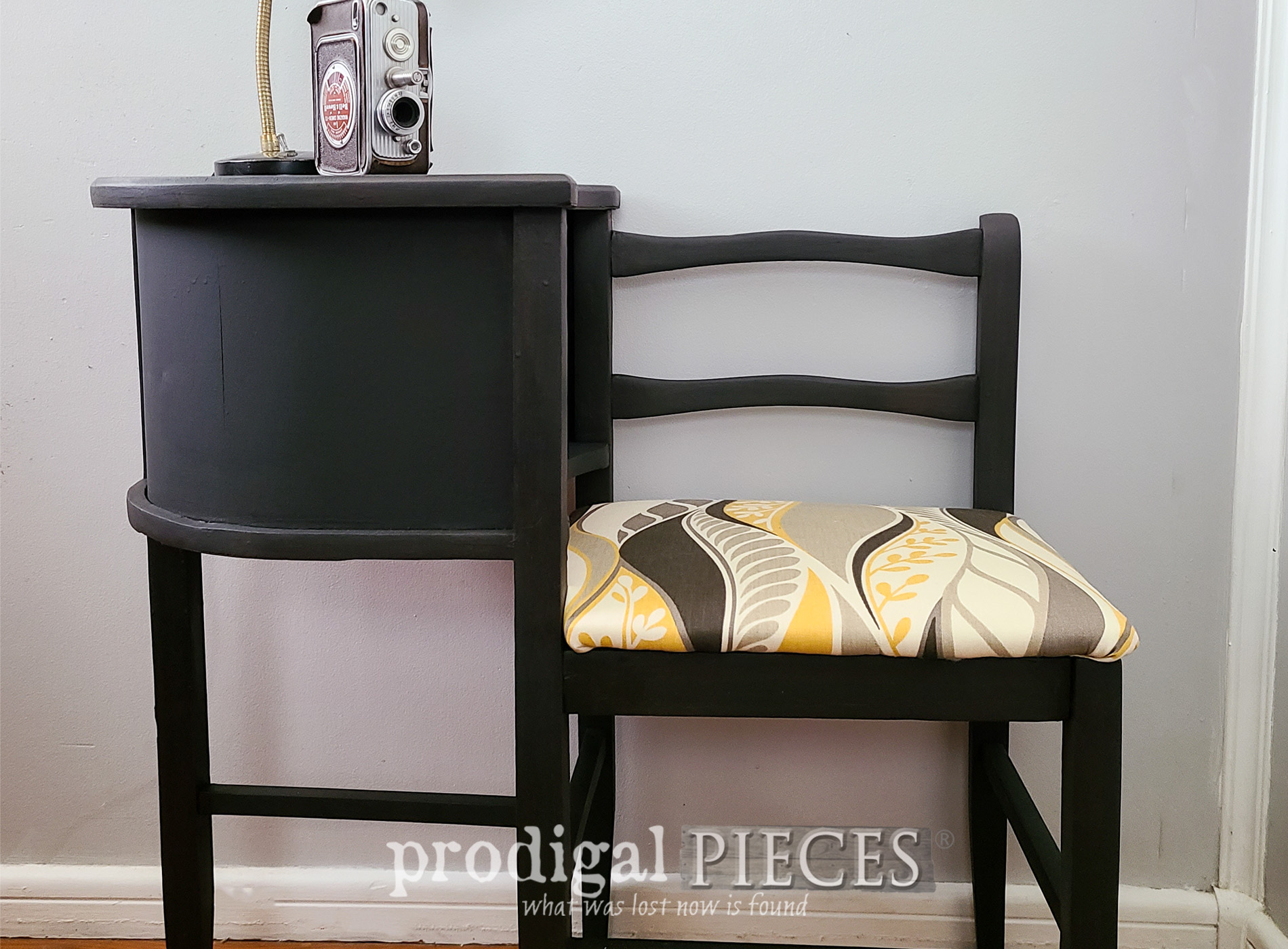 Featured Vintage Gossip Chair Makeover by Larissa of Prodigal Pieces | prodigalpieces.com #prodigalpieces #vintage #midcentury #modern #furniture