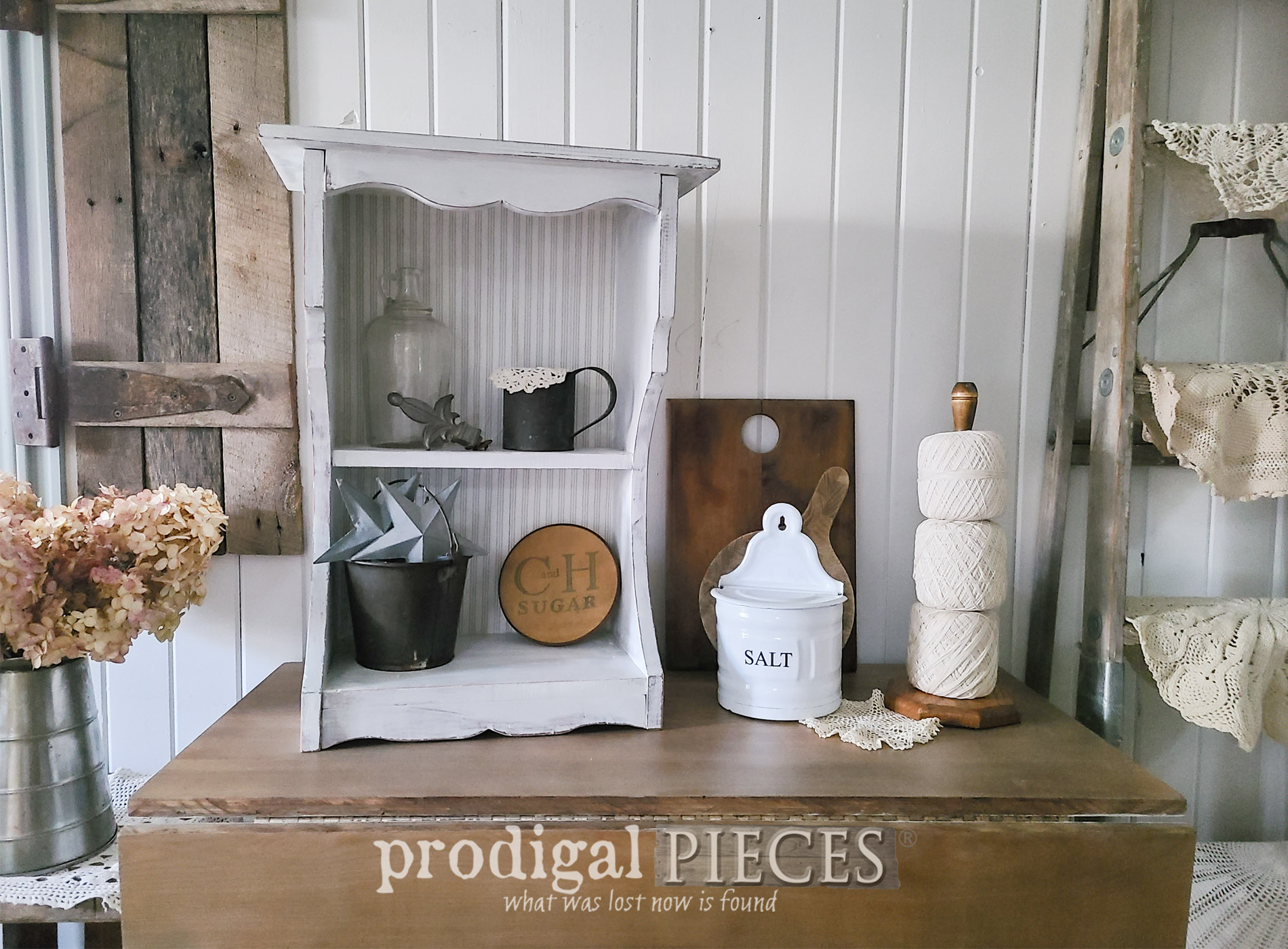 Featured Wooden Shelf Updated by Larissa of Prodigal Pieces | prodigalpieces.com #prodigalpieces #diy #farmhouse #homedecor