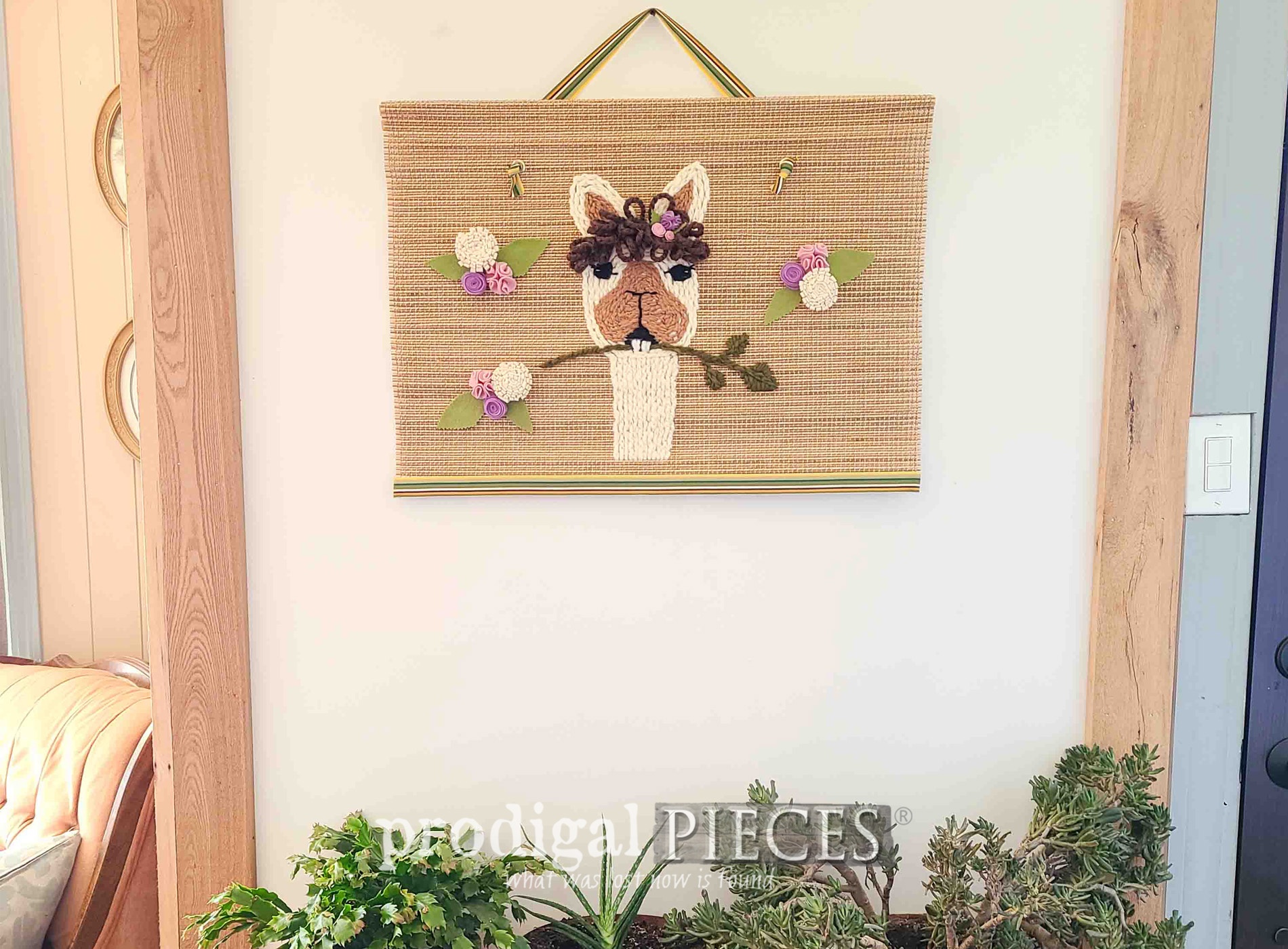 Featured DIY Bamboo Yarn Art with Llama by Larissa of Prodigal Pieces | prodigalpieces.com #prodigalpieces #llama #boho #farmhouse #art