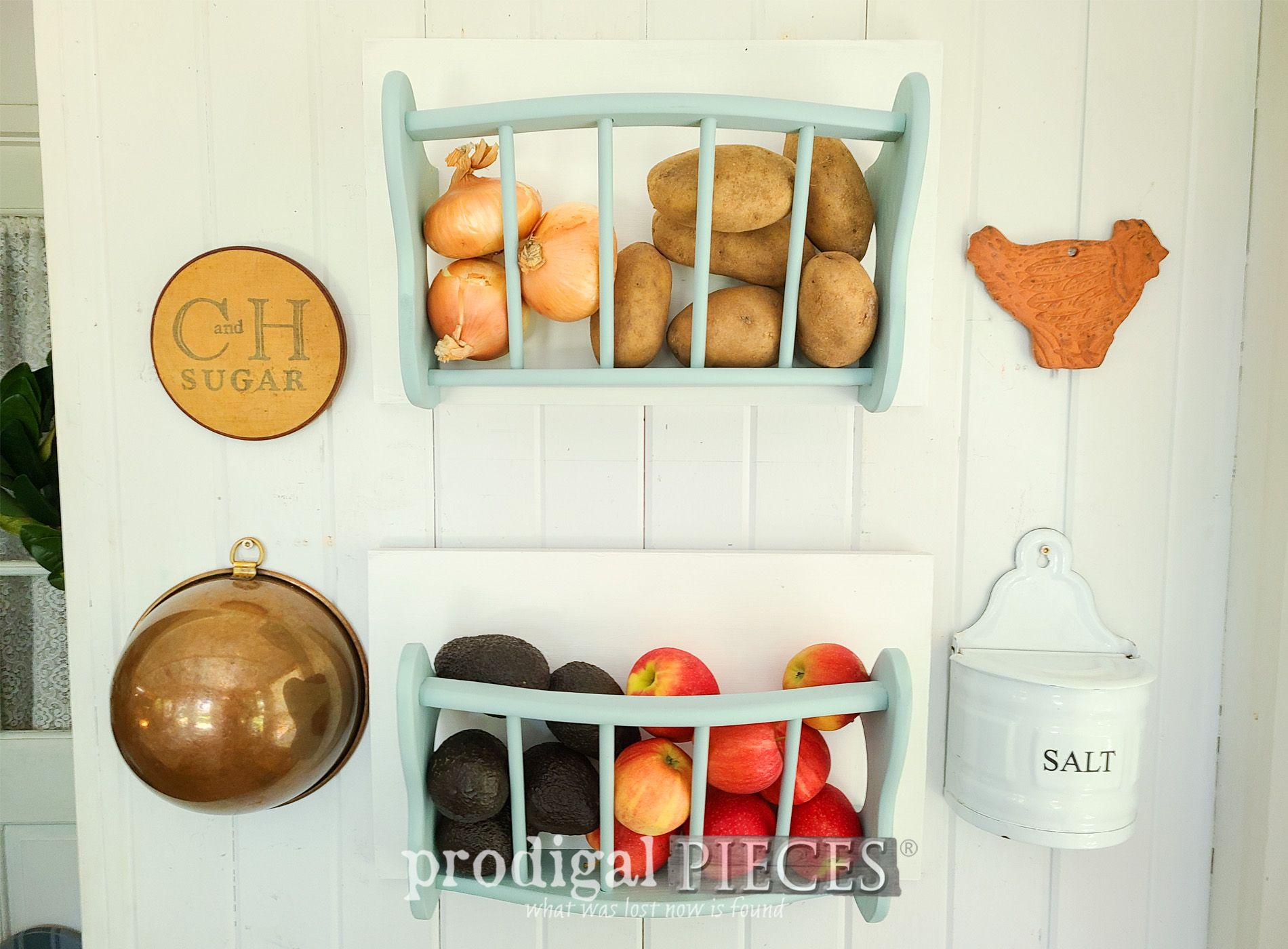 Featured Side Table Upcycled into Farmhouse Decor by Larissa of Prodigal Pieces | prodigalpieces.com #prodigalpieces #farmhouse #diy #upcycled