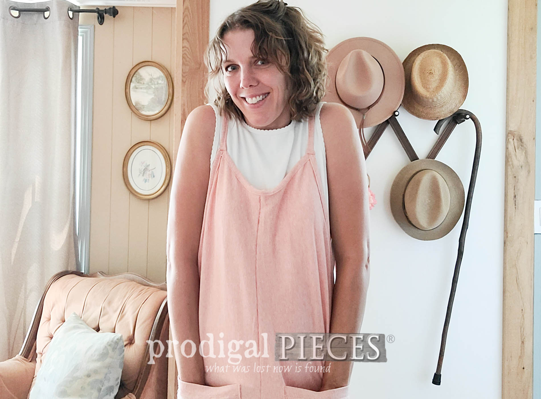 Featured Larissa of Prodigal Pieces in her DIY Refashioned Jumper from a Jersey Knit Bedsheet | prodigalpieces.com #prodigalpieces #refashioned #diy #sewing #style