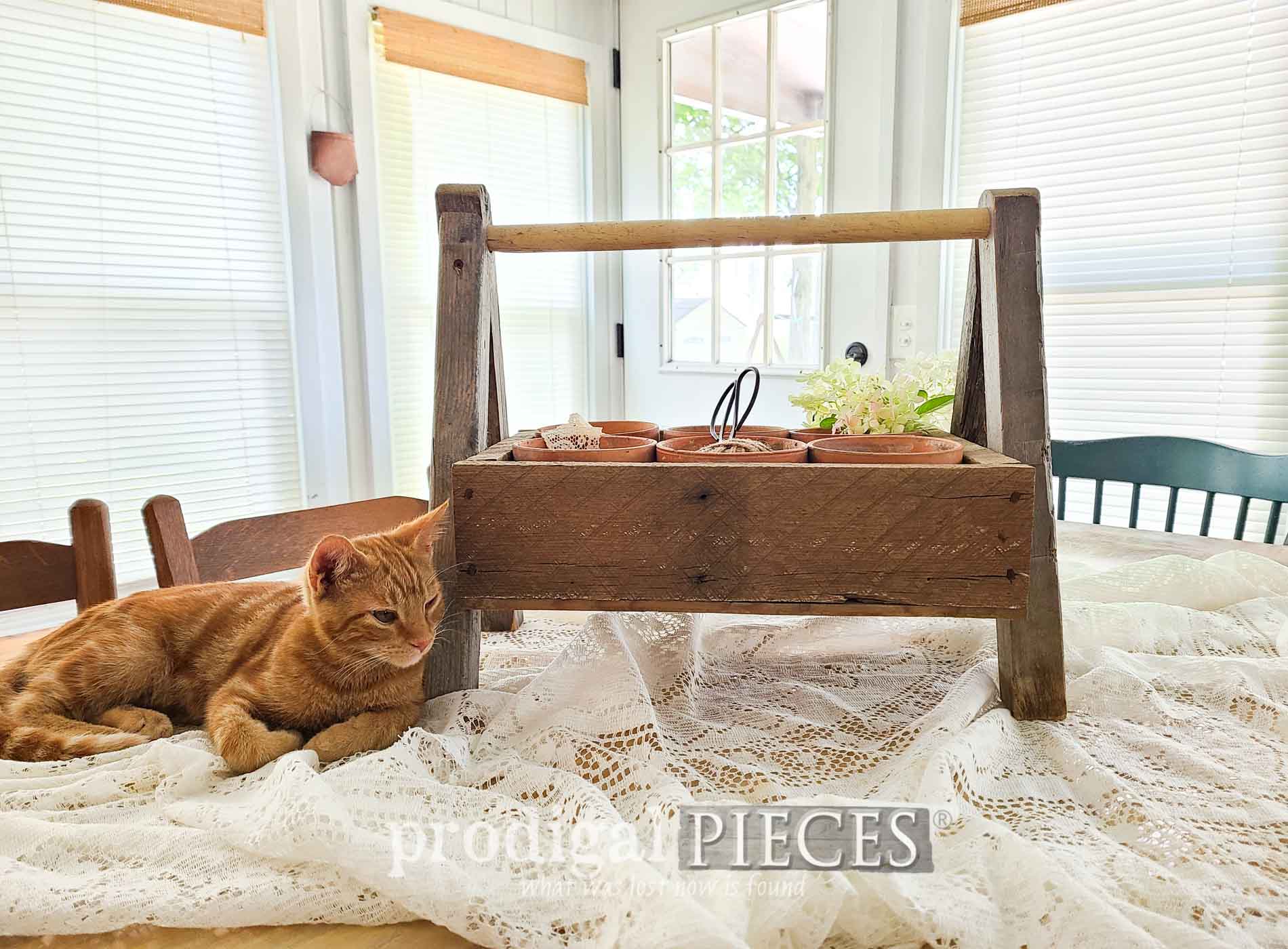 Featured Reclaimed Wood Tote built by Larissa of Prodigal Pieces | prodigalpieces.com #prodigalpieces